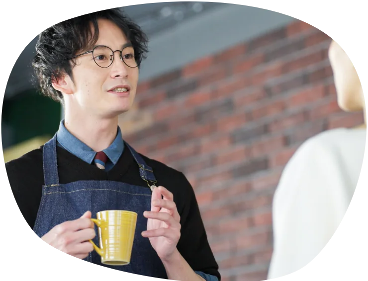 会話を楽しむ参加者